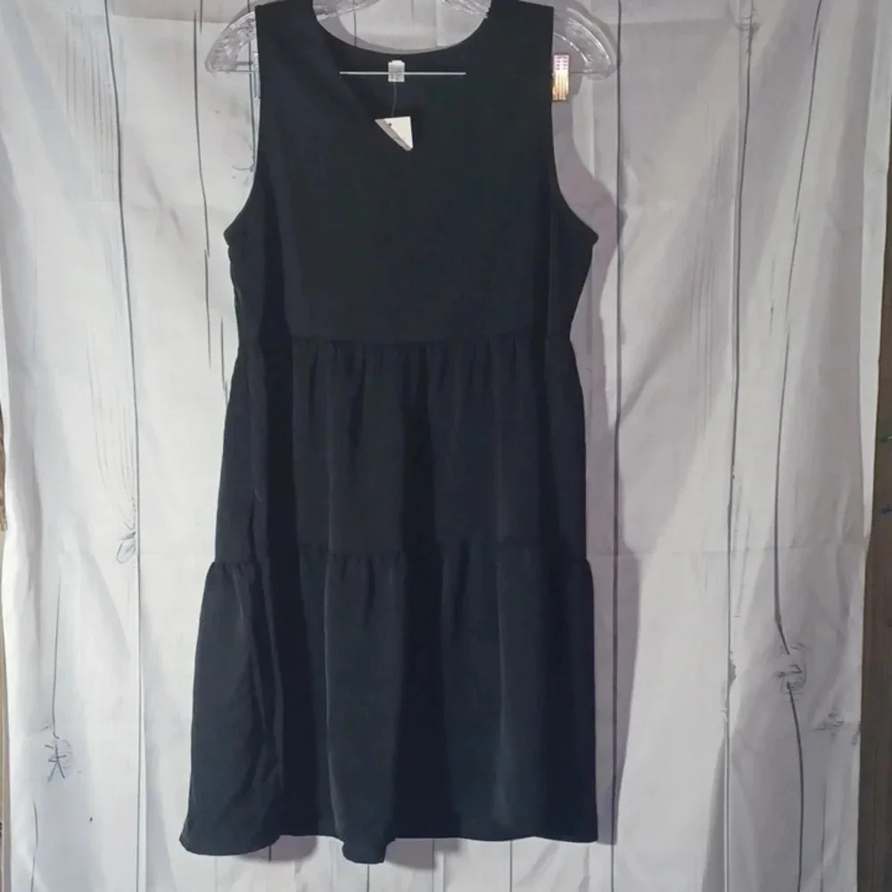Sherosa v-neck sleeveless black dress NWT